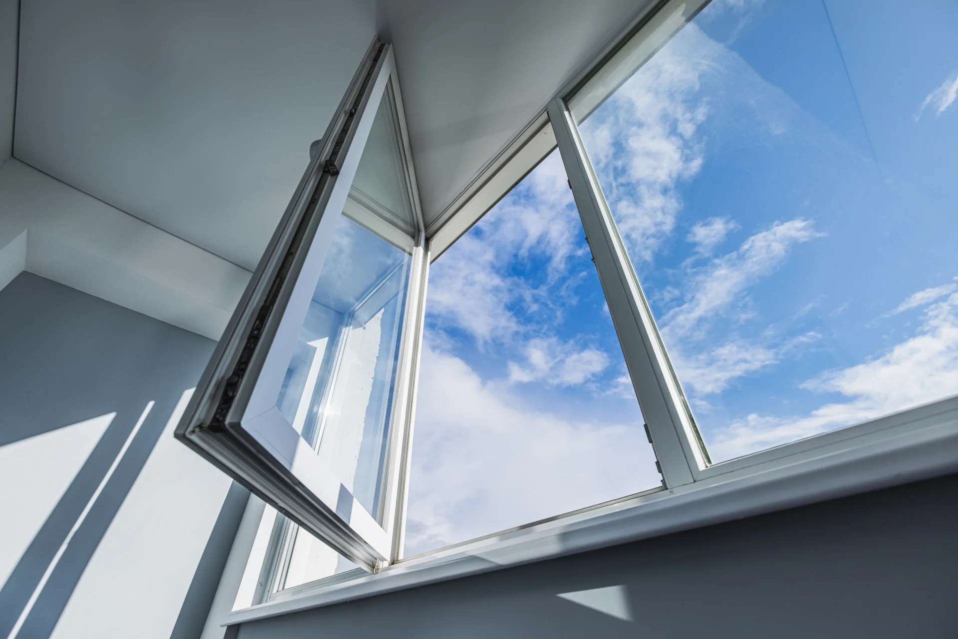 VLX 80 Casement Window in Orange County, CA | Westlight Windows Orange County - detail 1